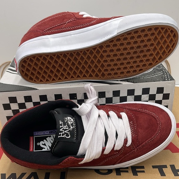 Vans Men’s Skate Half Cab
Pig Suede Brick
VN0A5KYABRI Sneakers - Picture 3 of 16